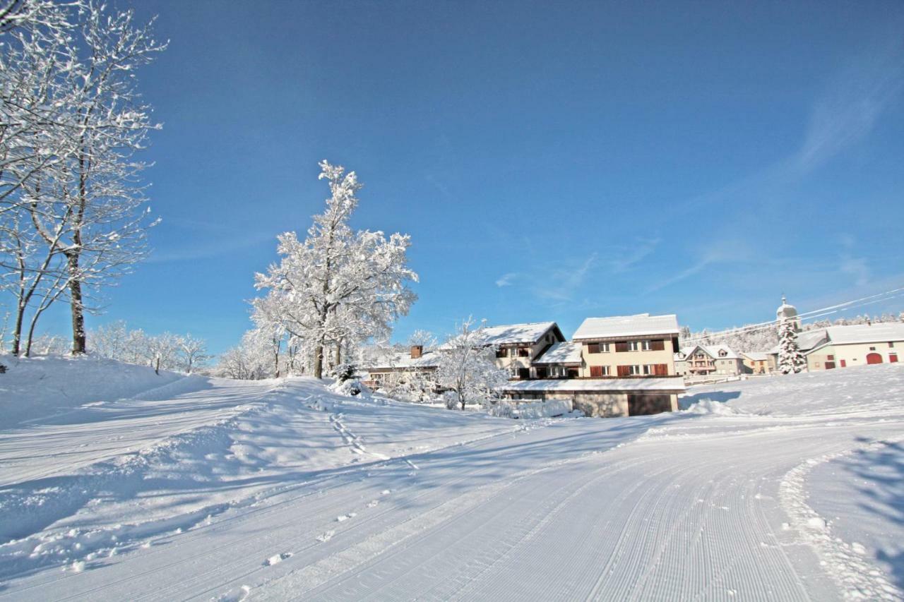 Village De Vacances Les Chevreuils Bellefontaine (Jura) Exterior foto