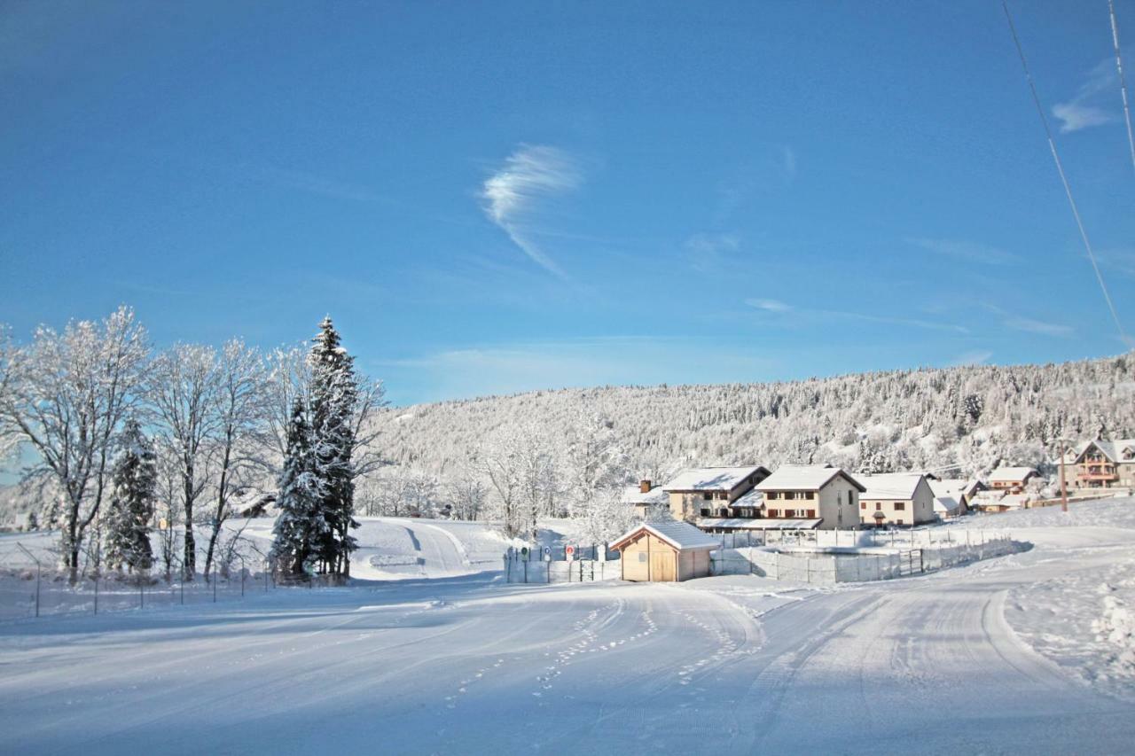 Village De Vacances Les Chevreuils Bellefontaine (Jura) Exterior foto